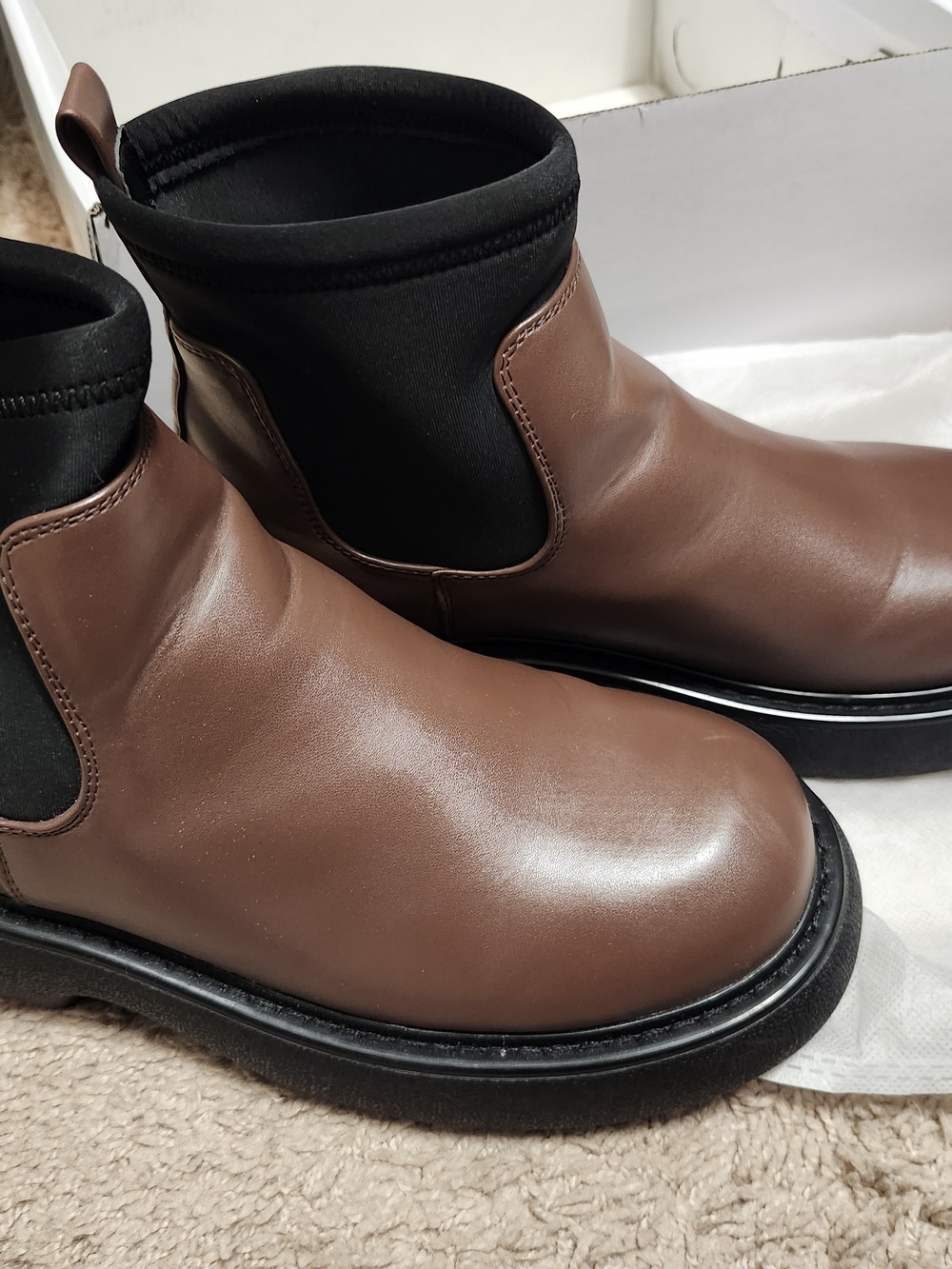 Dream Pairs Chelsea Ankle Boots Brown/Black | Size 7.5 | Like New in Box